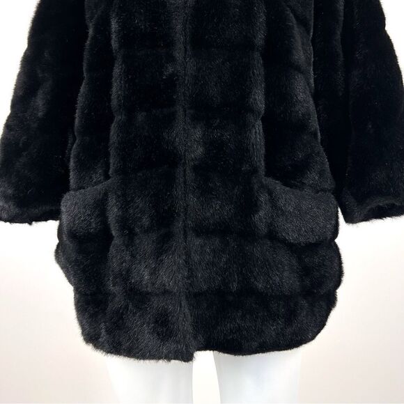 Trina Turk Women's Blac Faux Fur Dolman Sleeve Jacket - Picture 2 of 10